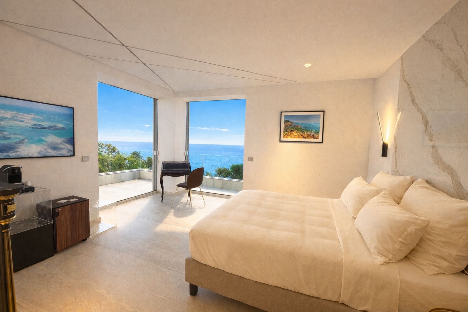 Bright suite with double bed and access to terrace with sea view